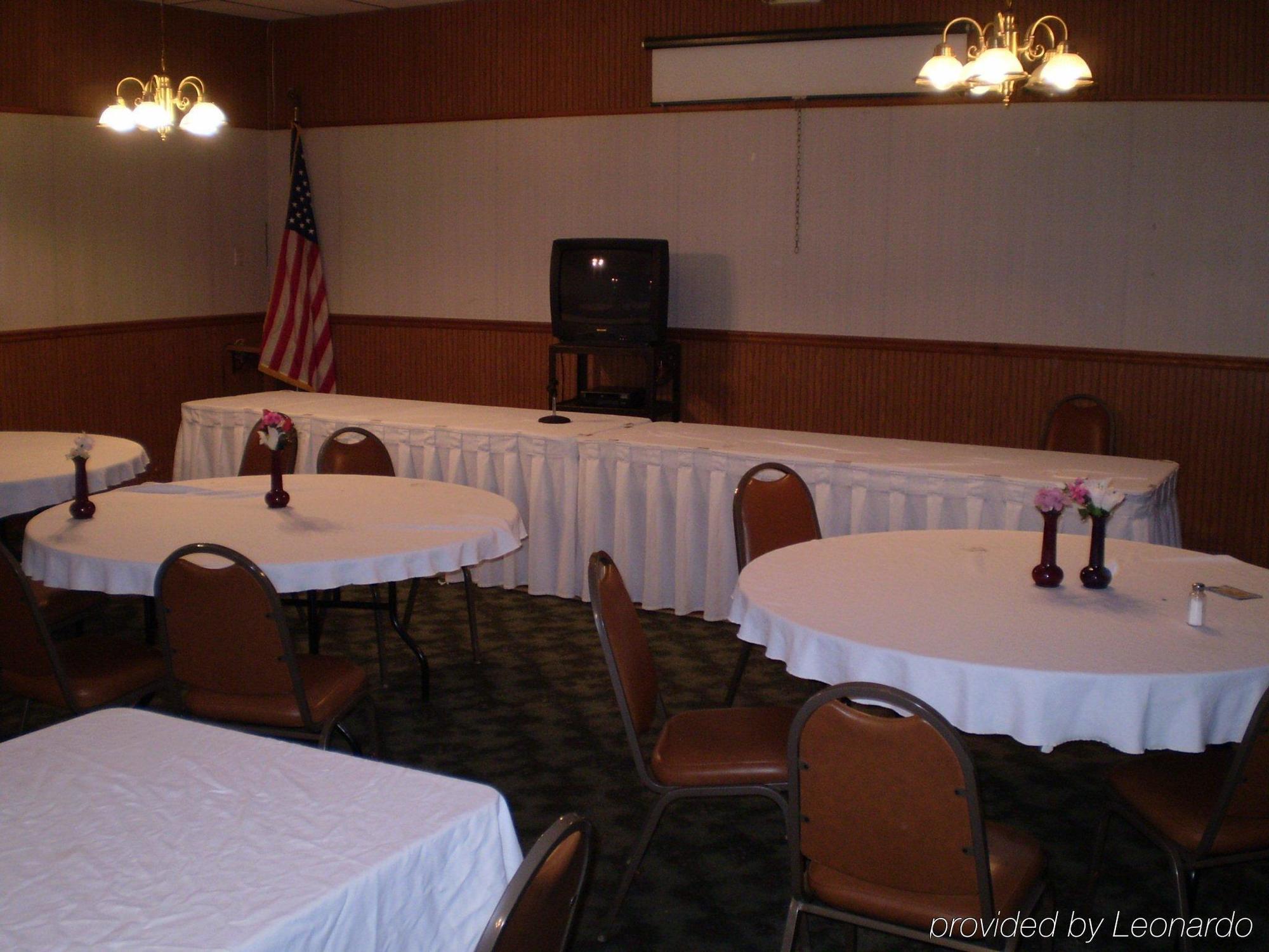 Starved Rock Motor Inn Travelodge By Wyndham Streator Restaurace fotografie